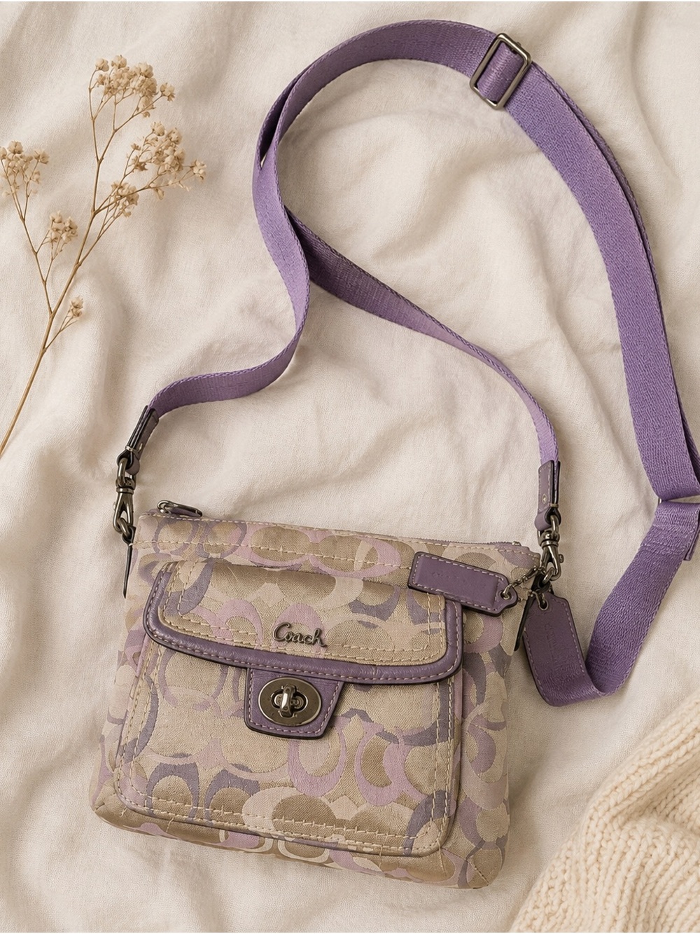 Coach Penelope Signature Turnlock Swingpack Lavender … - Gem